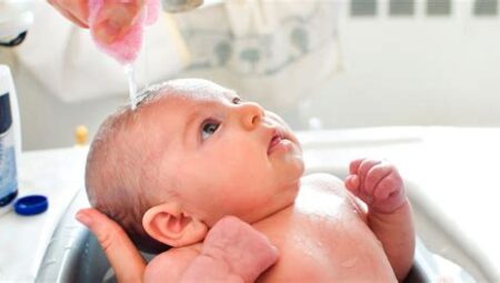 Bebek Cildi Nasıl Korunur? Zararlı Maddelerden Arınmış Bakım Ürünleri