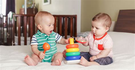 Bebek ve Duygusal Gelişim: Duygusal Bağlar İçin Komik Oyunlar