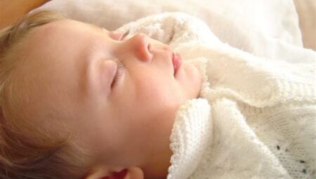 Bebek ve Duyusal Gelişim: Duyu Organlarını Keşfetme ve Zihinsel Gelişim