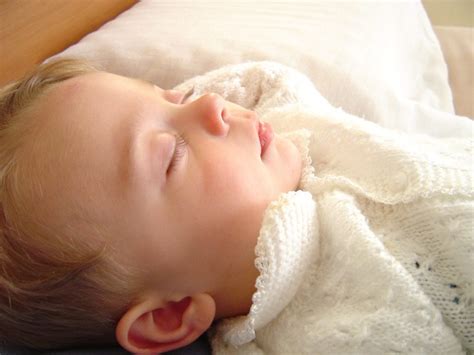 Bebek ve Duyusal Gelişim: Duyu Organlarını Keşfetme ve Zihinsel Gelişim